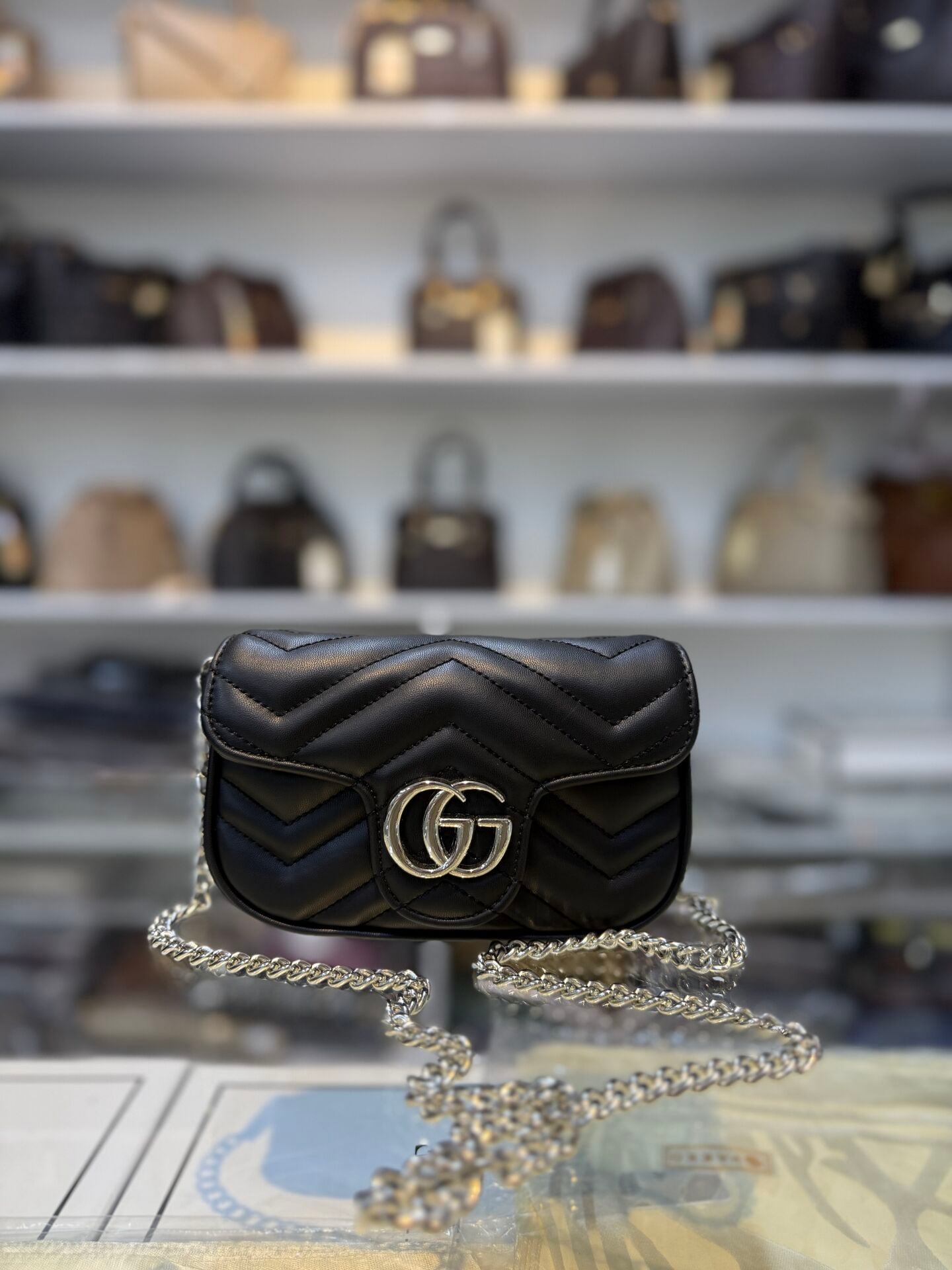 GUCCİ KAPAKLI ÇAPRAZ ÇANTA (REPLİKA) gümüş